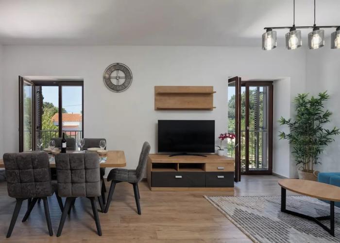 Seafront Apartment Nana 1