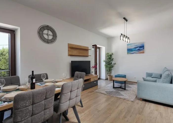 Seafront Apartment Nana 1