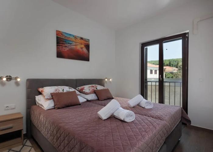 Seafront Apartment Nana 1