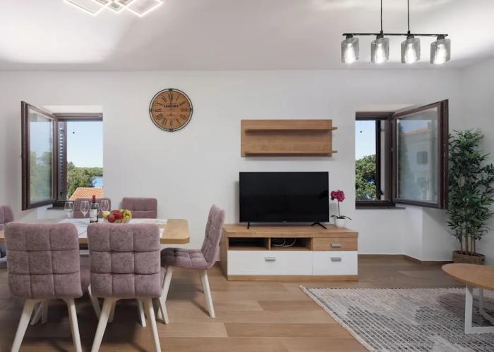 Seafront Apartment Nana 2