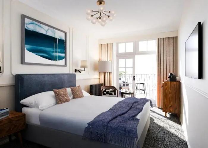 White Horses by Everly Hotels Collection