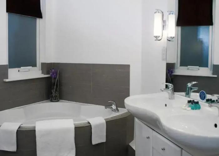 Queens Hotel