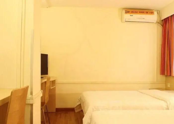 7 Days Inn Chengdu Kuanzhai Xiangzi