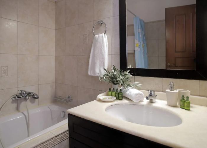 Yalis Hotel