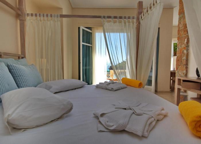 Alonissos Beach Bungalows & Suites Hotel