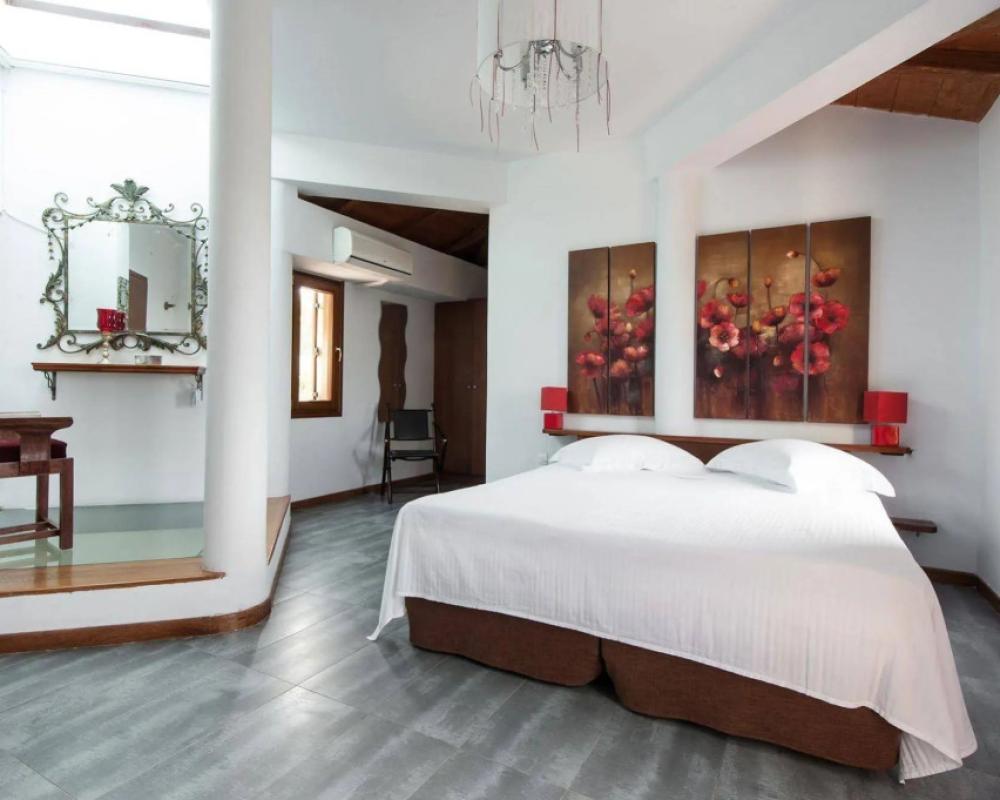 Poikilma Alonissos Villas