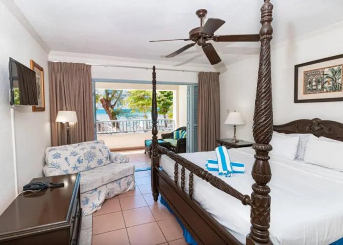 Savannah Beach Club Hotel