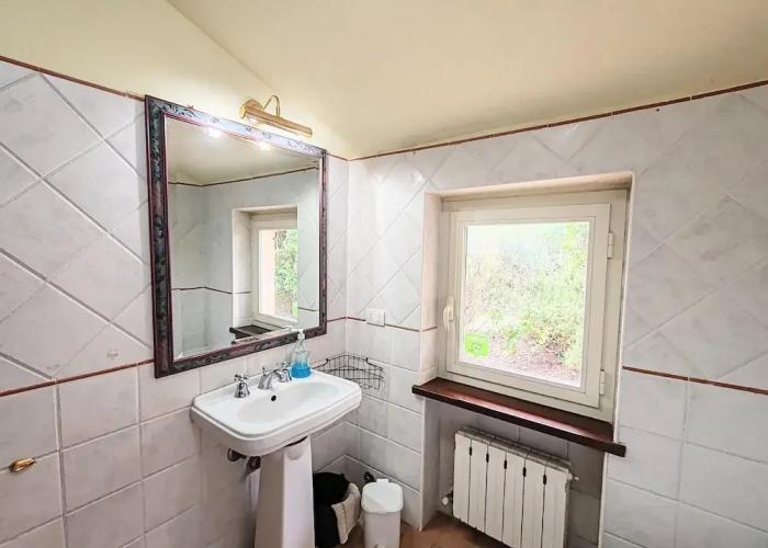 Farmhouse in Giano Dell'umbria with Hot Tub, Swimming Pool