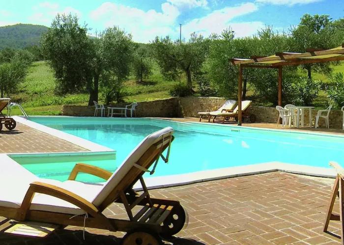 Farmhouse in Giano Dell'umbria with Hot Tub, Swimming Pool