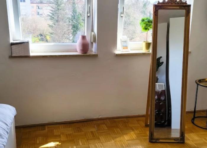 DG Links 40m 2-Zimmer Wohnung