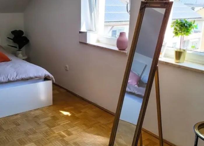 DG Links 40m 2-Zimmer Wohnung