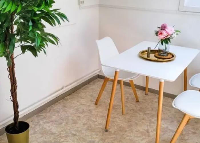 DG Rechts 40m 2-Zimmer Wohnung