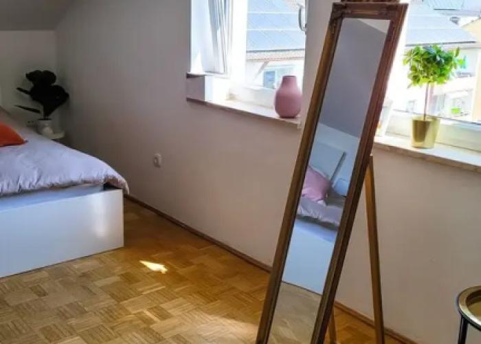 DG Rechts 40m 2-Zimmer Wohnung