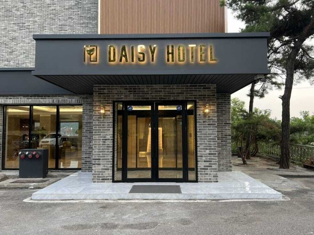 Daisy Hotel