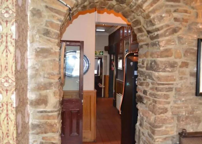 Oak Tree Inn
