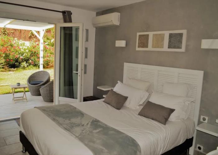 Villa La Terre Des Lauriers B&B