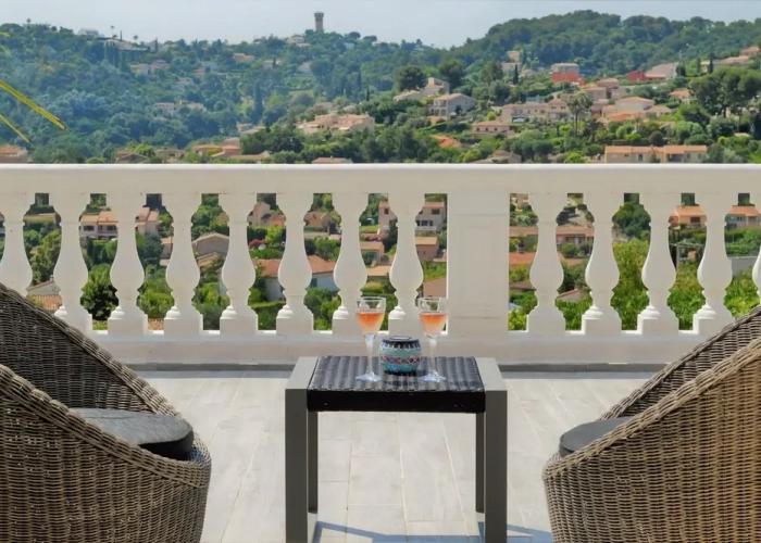 Villa La Terre Des Lauriers B&B