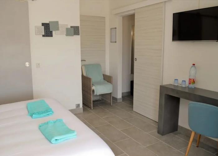 Villa La Terre Des Lauriers B&B