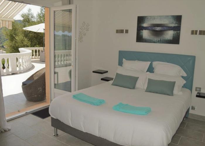 Villa La Terre Des Lauriers B&B