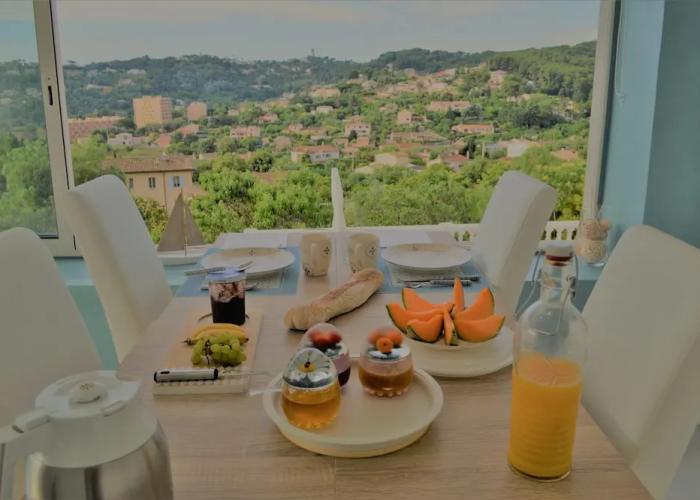 Villa La Terre Des Lauriers B&B