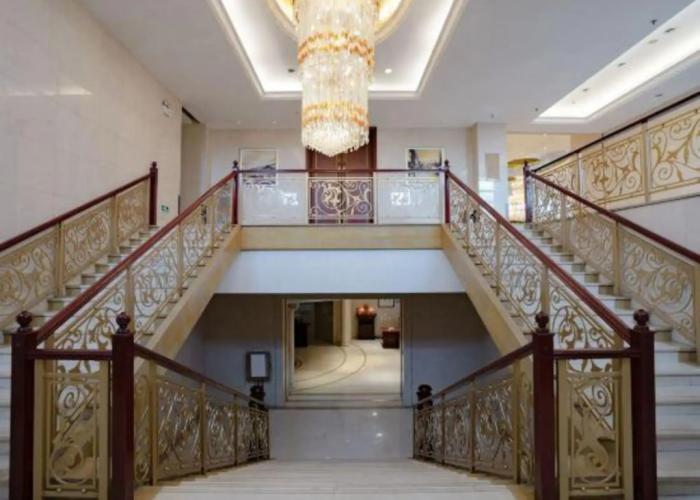 Riverside Hotel
