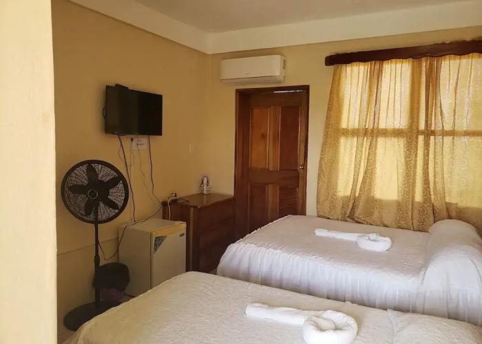 Pal's on the Beach - A Gold Standard Hotel