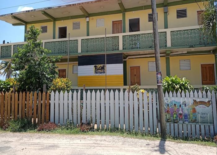 Pal's on the Beach - A Gold Standard Hotel
