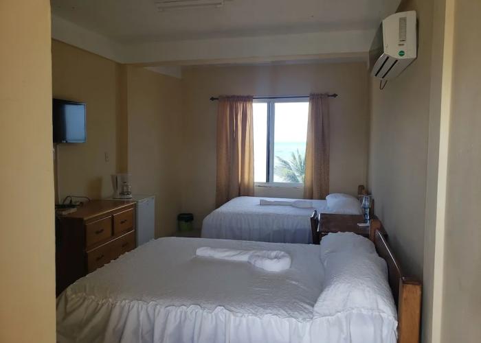 Pal's on the Beach - A Gold Standard Hotel