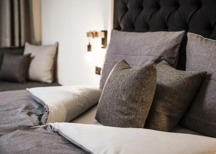 Presulis Hideaway Apartments & Restaurant