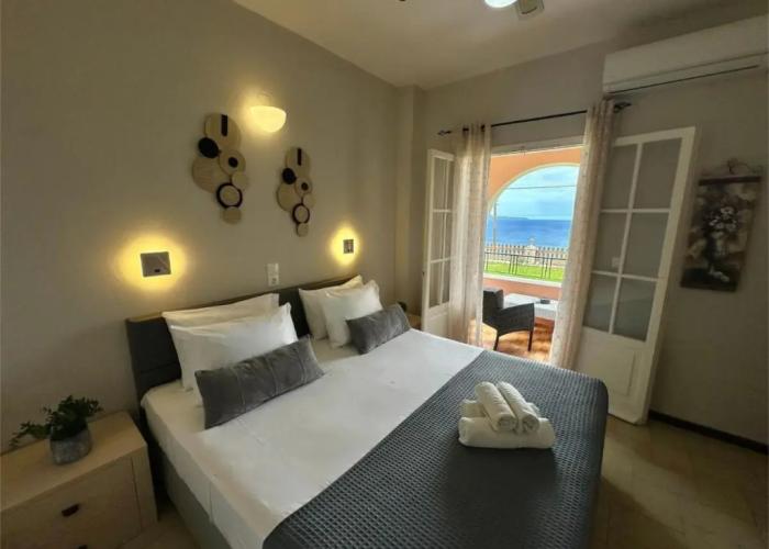 Nikos Apartments