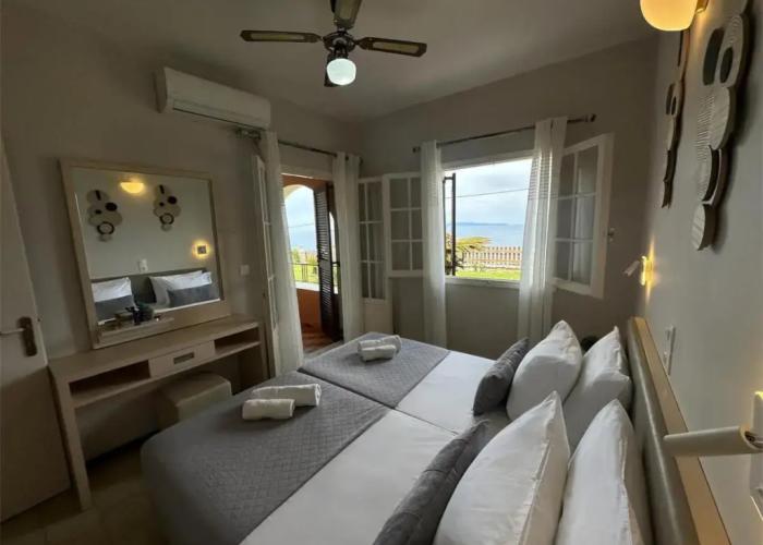 Nikos Apartments