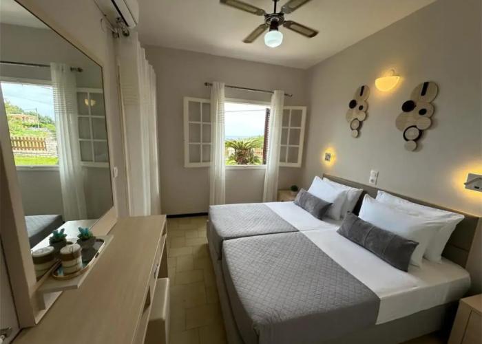 Nikos Apartments
