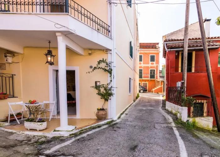 Nina's Traditional House by Estia