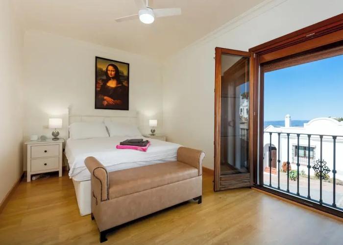 Stylish House, Patio, Pool, Mountains, Stunning White Village, sea 20 Mins Away