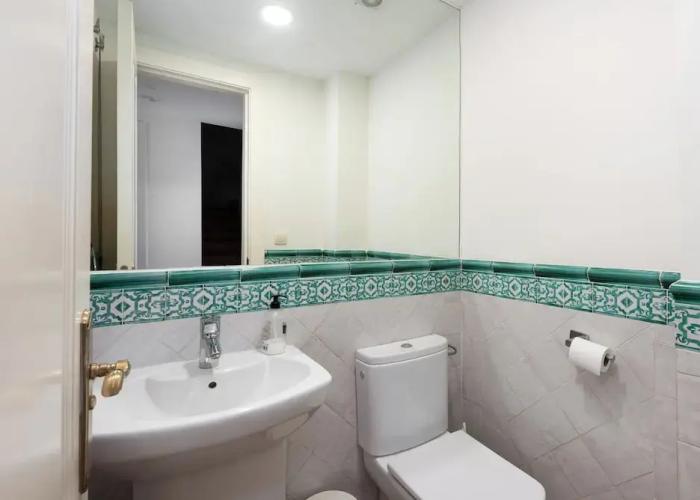 Stylish House, Patio, Pool, Mountains, Stunning White Village, sea 20 Mins Away