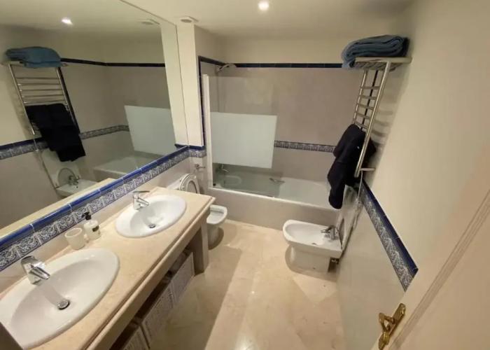 Stylish House, Patio, Pool, Mountains, Stunning White Village, sea 20 Mins Away