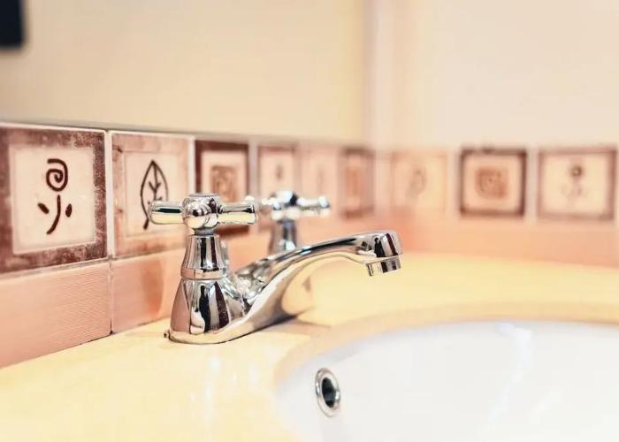 Casa 11-24 by Casa Bolivar