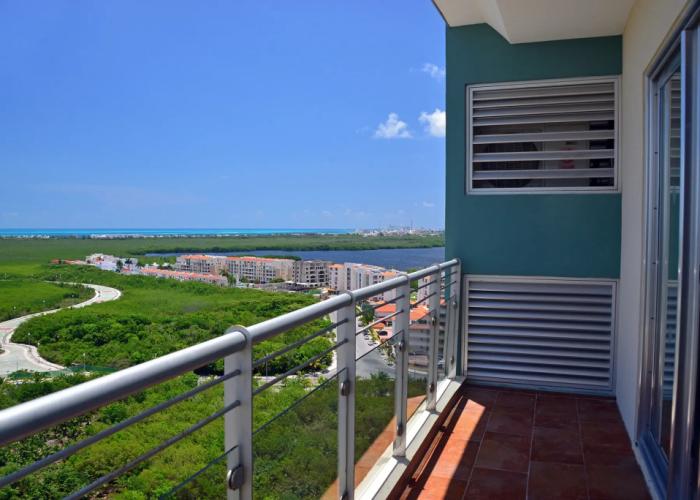 Krystal Urban Cancun & Beach Club