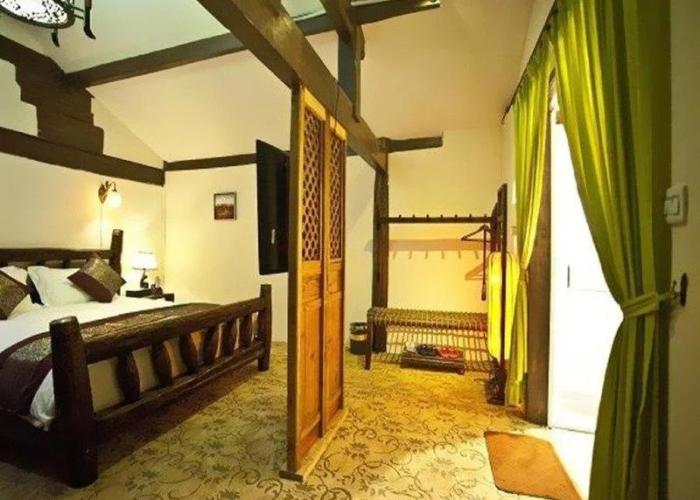 Lijiang Yunjin Yaju Courtyard Hotel