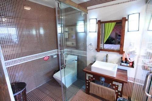Lijiang Yunjin Yaju Courtyard Hotel