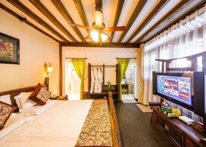 Lijiang Yunjin Yaju Courtyard Hotel