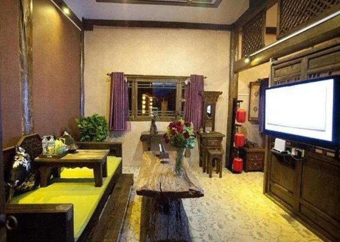 Lijiang Yunjin Yaju Courtyard Hotel
