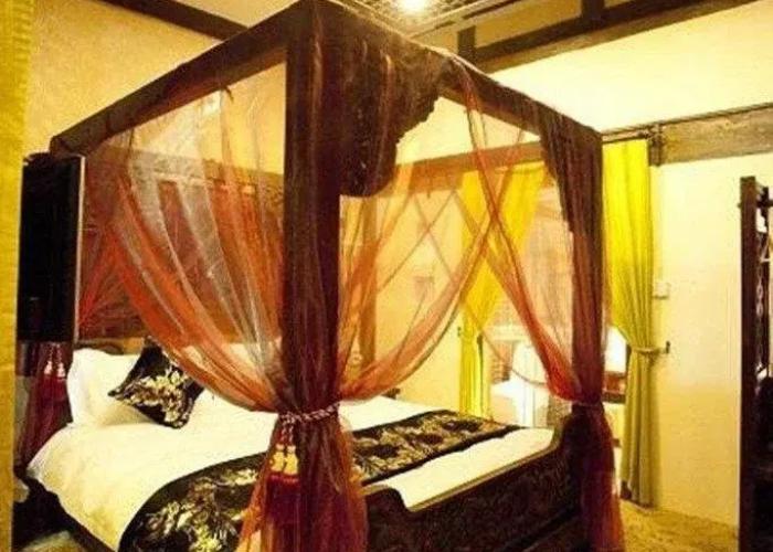 Lijiang Yunjin Yaju Courtyard Hotel