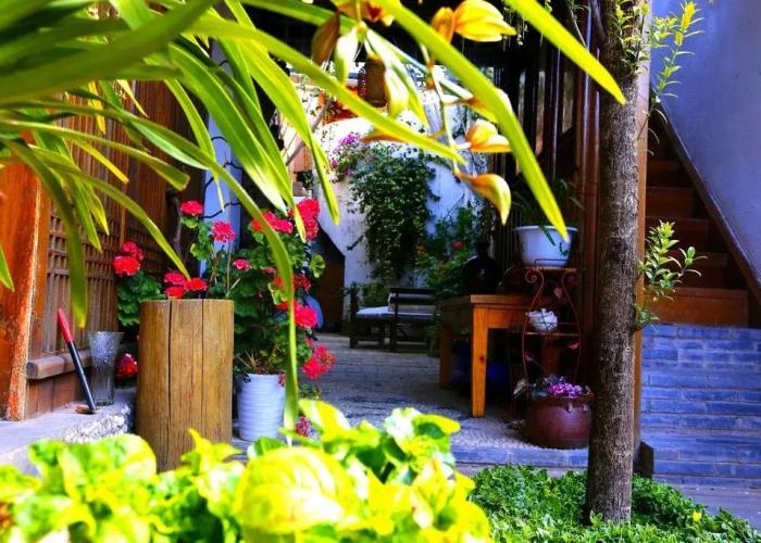 Lijiang Yuese Inn