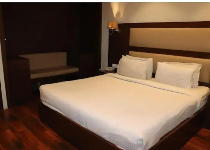 Pavna Palace Hotel