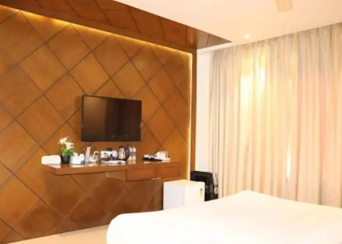 Pavna Palace Hotel