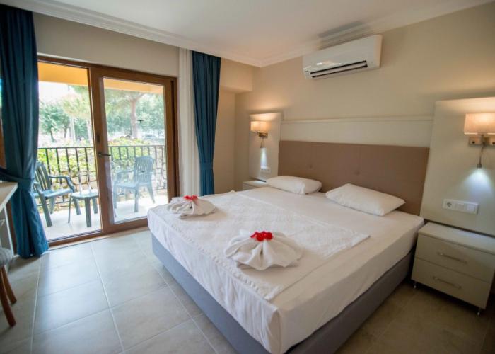 Hotel Holiday Calbis