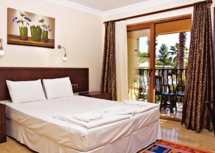 Hotel Holiday Calbis