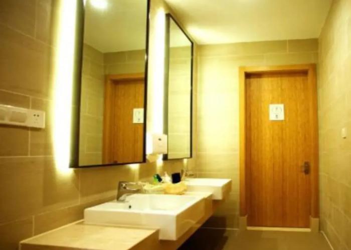 Ji Hotel (Haining Haichang South Road Leather City