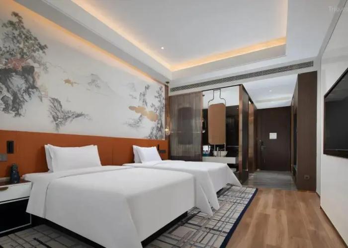 Pinghu Overseas Chinese Hotel